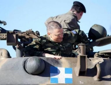 «Εφοδος» του Α/ΓΕΣ Αλ. Στεφανή στο Κέντρο Εκπαίδευσης Τεθωρακισμένων (φώτο)
